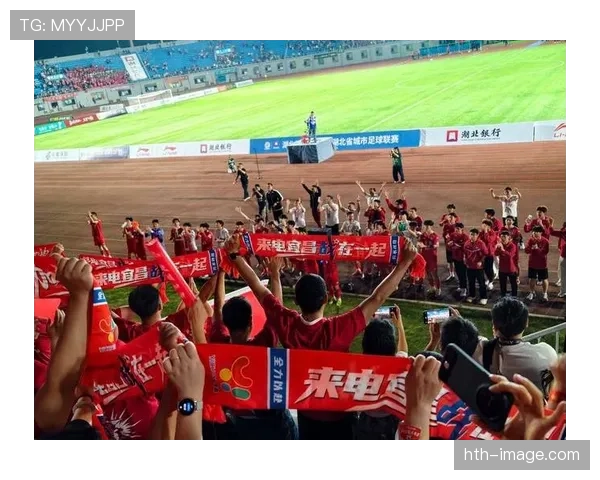上海海港中超赛场状态平稳,近期防守体系稳固多场零封对手 上海海港中超赛场状态平稳,近期防守体系稳固多场零封对手